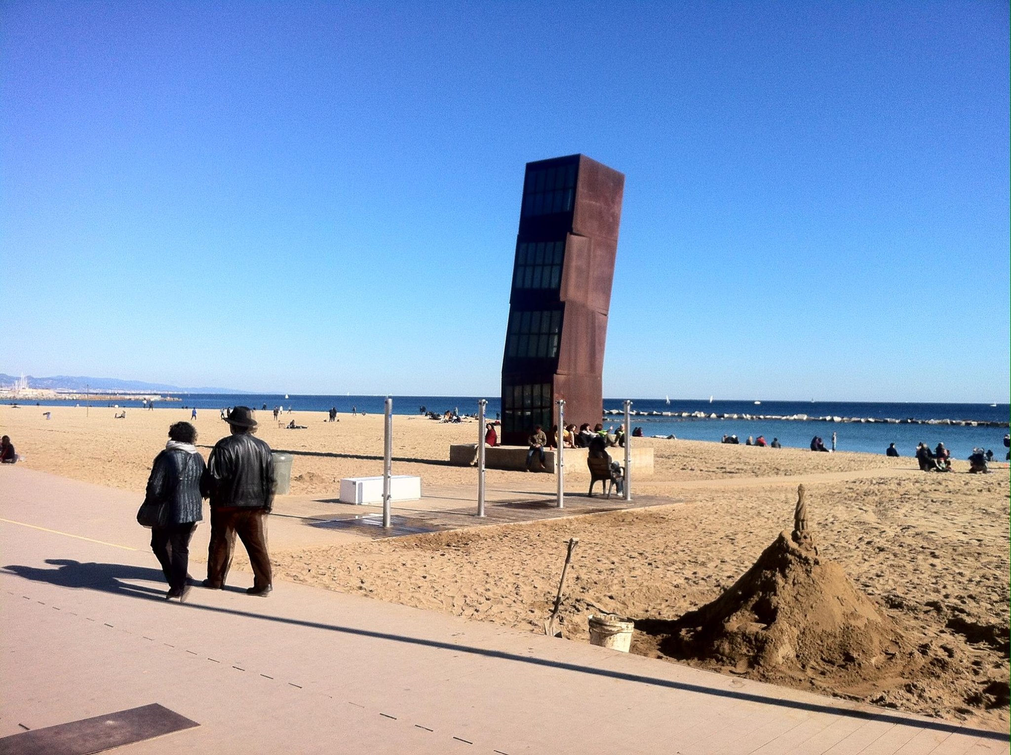Skulptur (rostiger Turm) in Barcelonetta, Barcelona