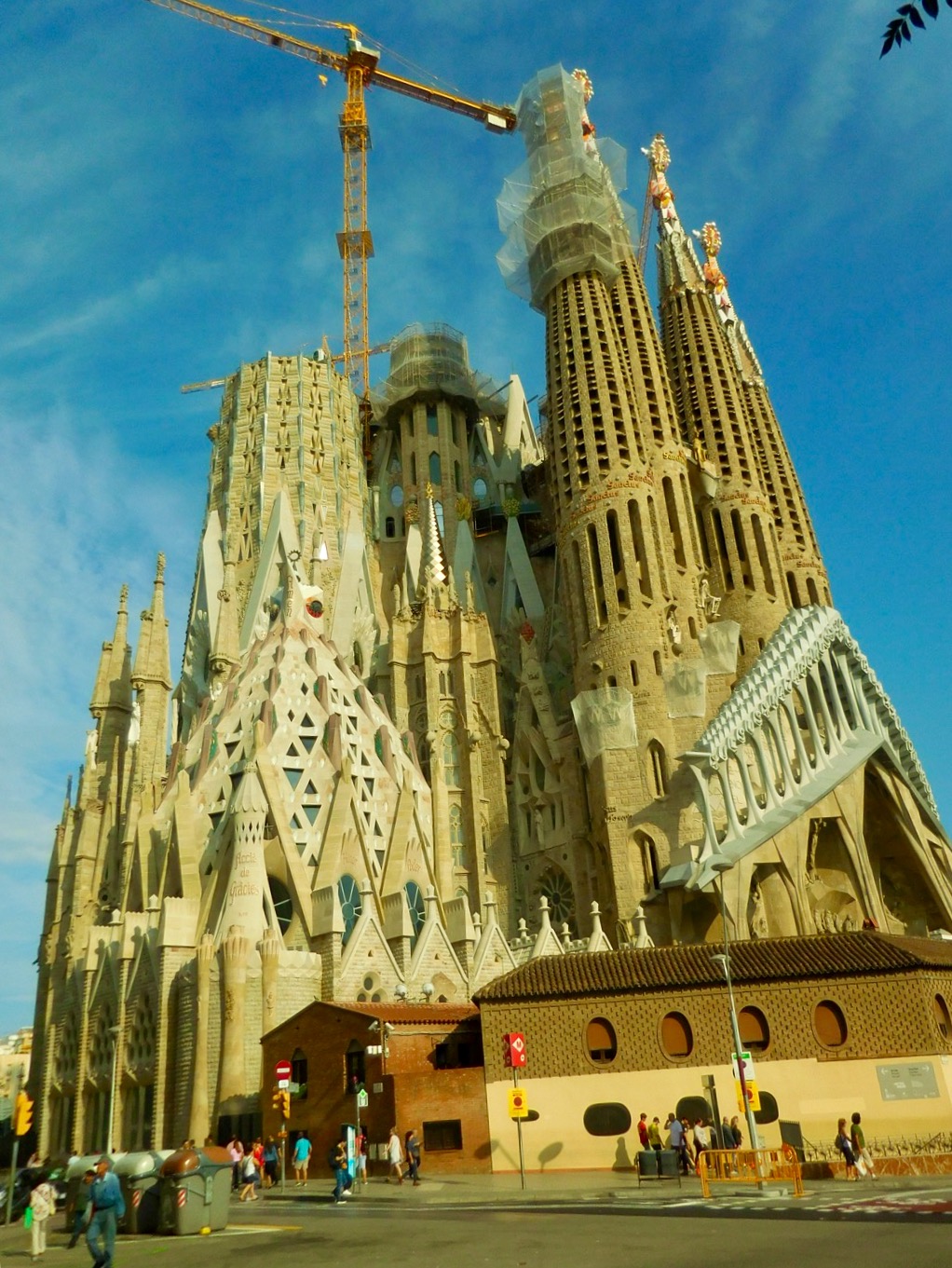 Total-Ansicht der La Sagrada Familie in Barcelona