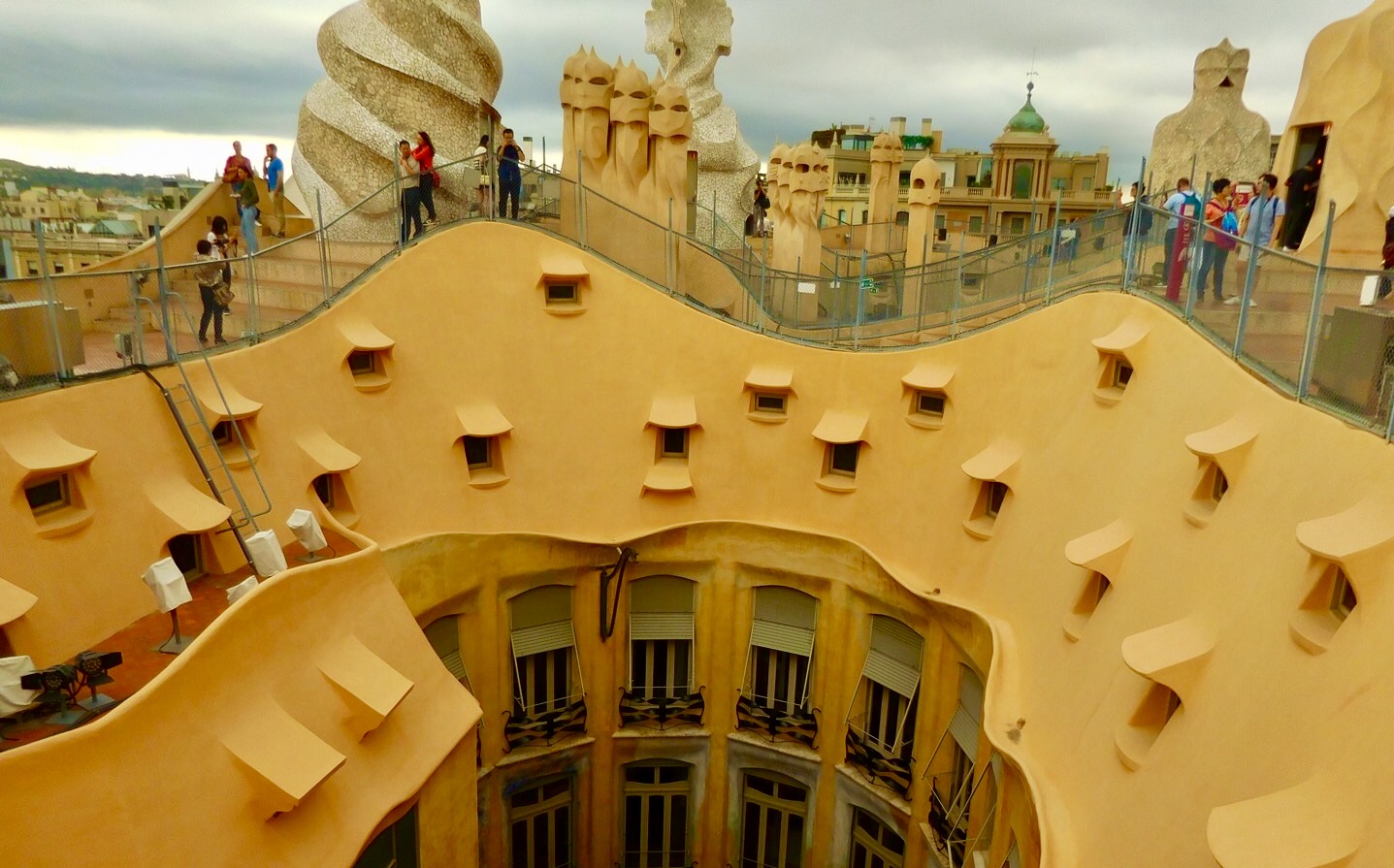 Schwungvolle Dachterrasse der La Pedrera, Bacelona