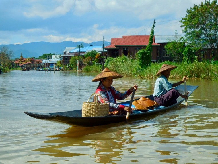 Schwimmender Souvenir-Shop auf dem Inle See, Myanmar/Burma