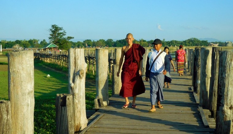 Lange Teakholz-Brücke (U-Bein-Brücke) bei Mandalay, Myanmar/Burma