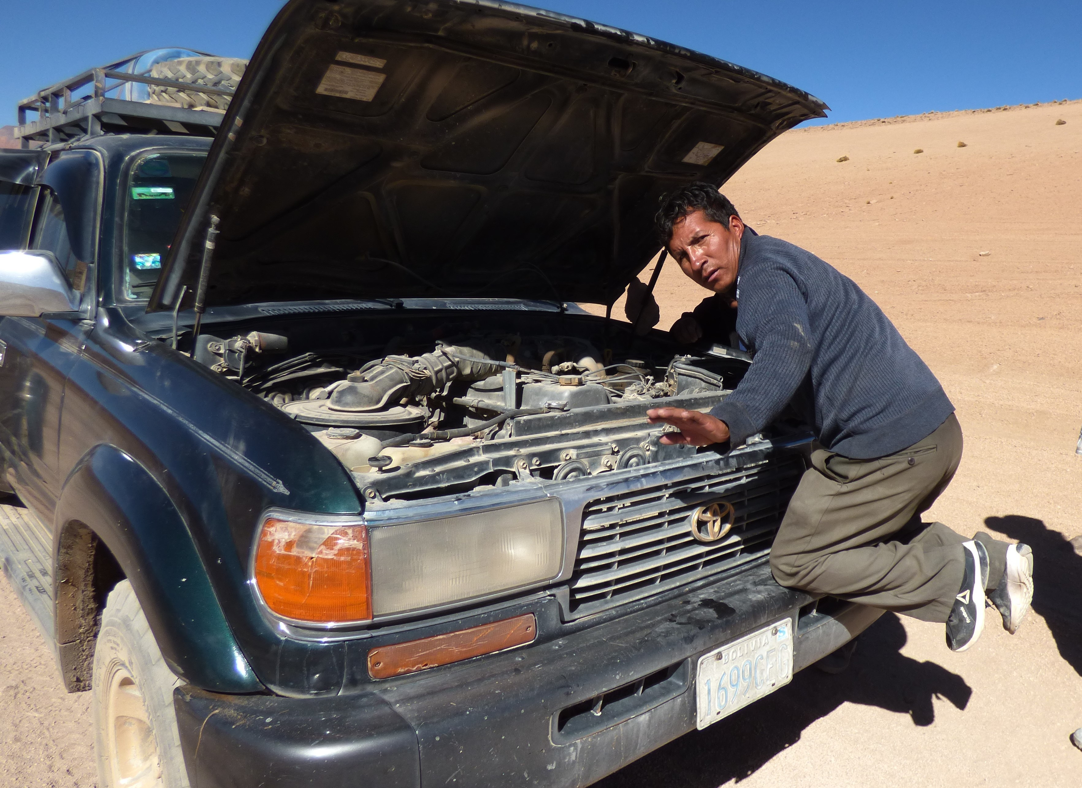 Auto-Reparatur in der Wüste