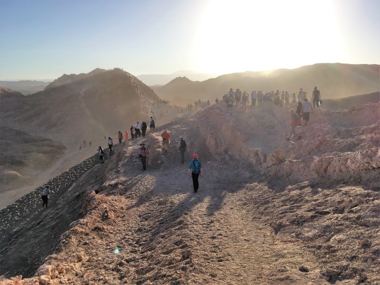 Wanderer im Valle de la luna, Atacama 